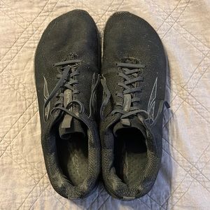 Black men’s Altra Escalante running shoes